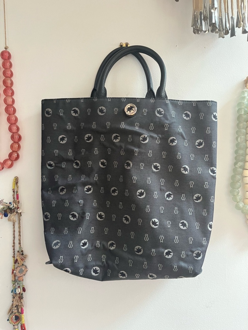 Hunting World tote. Excellent condition